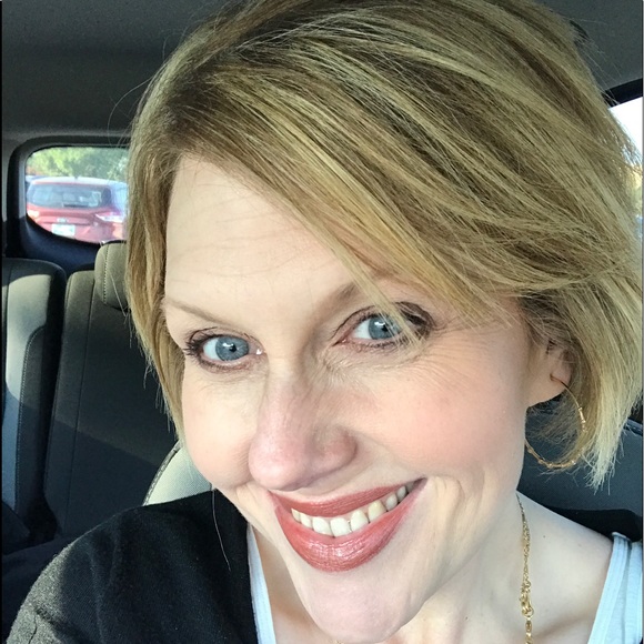 Meet your Posher, Leigh-ann - Picture 1 of 1